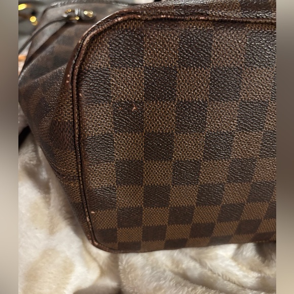 Louis Vuitton Neverfull - Picture 9 of 12